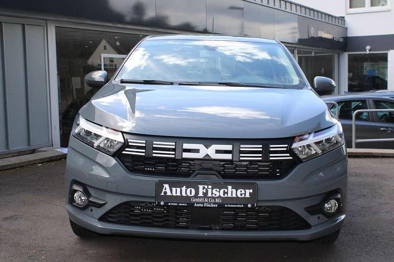 Neu Dacia Sandero Expression 101 PS (74 kW) 2025 Städtisches grau Kleinwagen