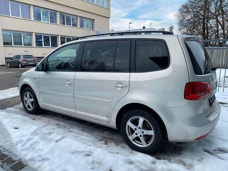 Gebraucht VW Touran Match 140 PS (102 kW) 2012 Silver leaf white gold Van / Kleinbus