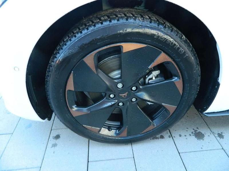 Neu Cupra Born 169 kW (231 PS) 2026 Glacial white metallic Kleinwagen