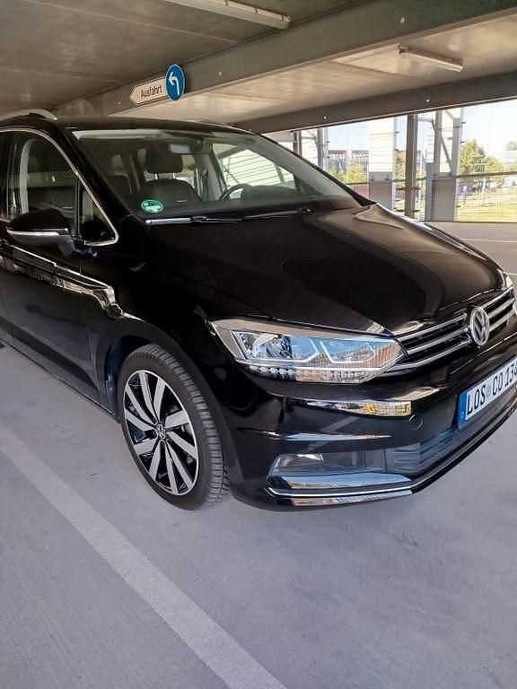 Gebraucht VW Touran Highline 150 PS (110 kW) 2018 Schwarz Van / Kleinbus