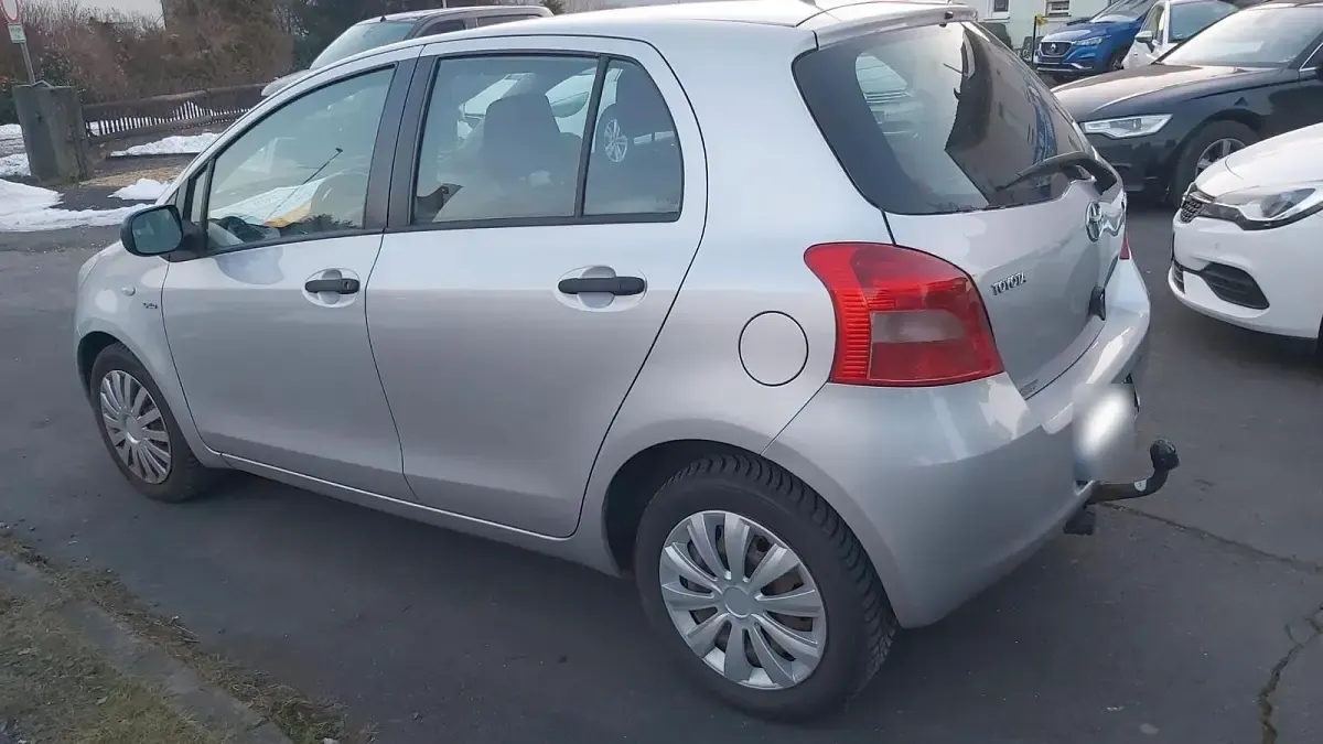 Gebraucht Toyota Yaris 90 PS (66 kW) 2006 Silber Kleinwagen
