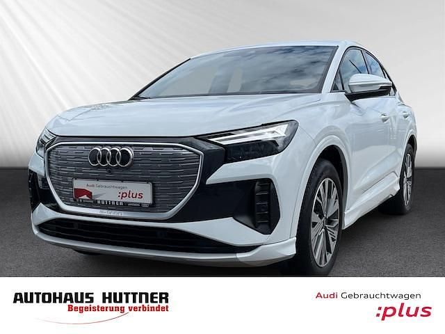 Gletscherweiß metallic Gebraucht 2022 Audi Q4 Sportback e-tron Ambiente SUV | 34.700 € (Fairer Preis) - Bild 1/4