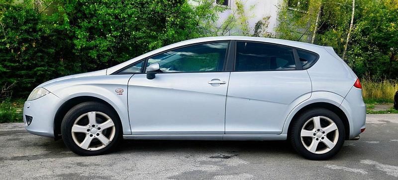 Grau Gebraucht 2009 Seat Leon Kleinwagen | 1.500 € (Fairer Preis) - Bild 1/4