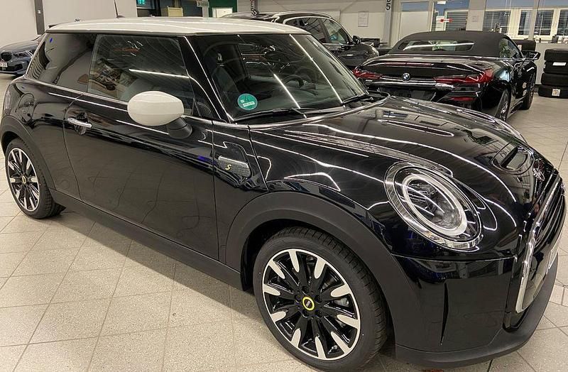 Gebraucht Mini Cooper SE Classic 135 kW (184 PS) 2022 Schwarz Kleinwagen