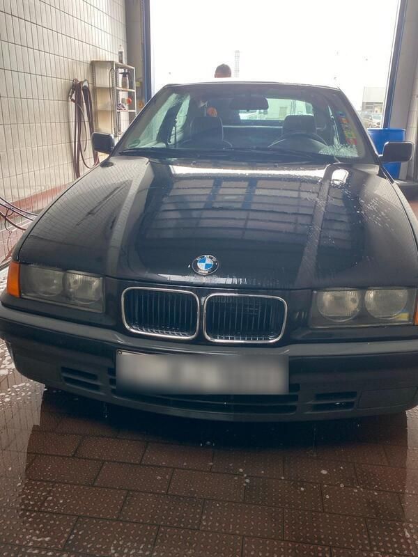 Schwarz Gebraucht 1995 BMW 316 Coupé | 900 € - Bild 1/4