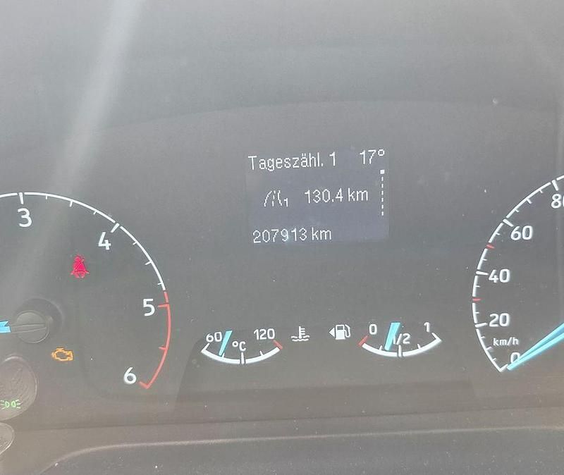 Gebraucht Ford Transit 131 PS (96 kW) 2022 Weiß Van / Kleinbus