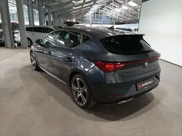 Używany Seat Leon FR 150 KM (110 kW) 2023 Szary Sedan/Limuzyna