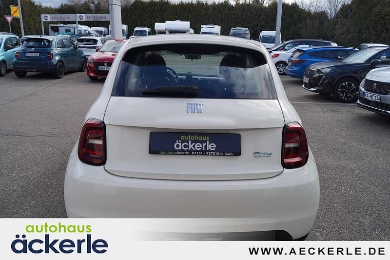 Gebraucht Fiat 500e Action 69 kW (95 PS) 2022 Weiß Kleinwagen