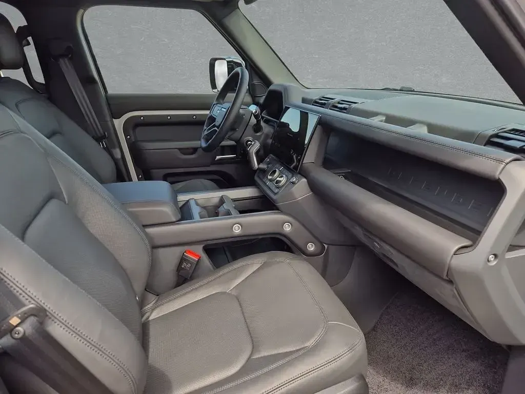 Neu Land Rover Defender HSE Dynamic 349 PS (256 kW) 2026 Grau SUV