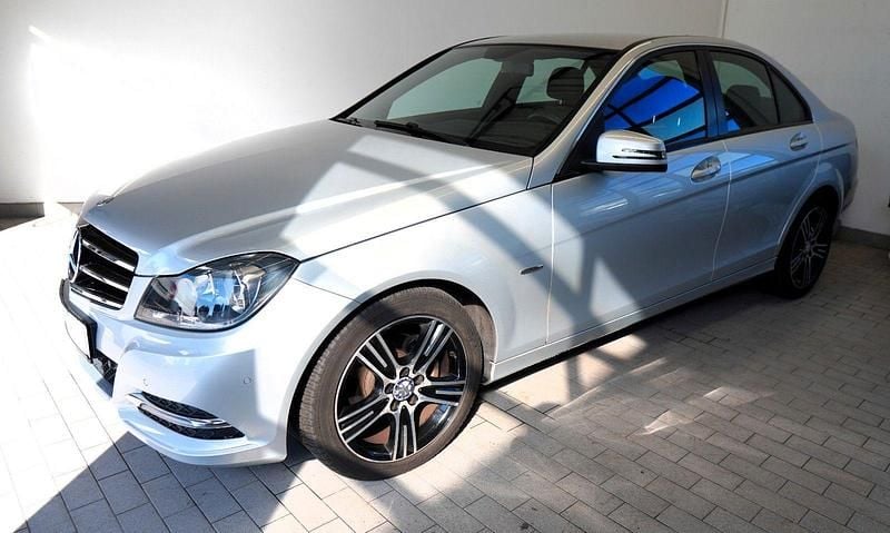 Silber Gebraucht 2015 Mercedes C200 Edition Limousine | 15.790 € (Superpreis) - Bild 1/4