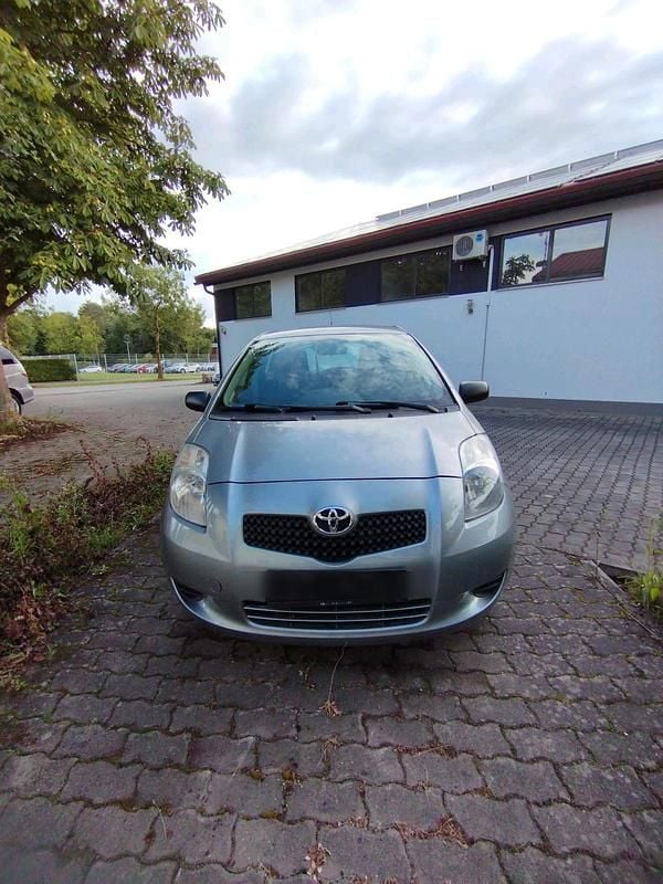 Silber Gebraucht 2006 Toyota Yaris Kleinwagen | 2.650 € (Guter Preis) - Bild 1/4
