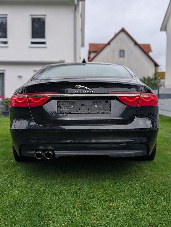 Gebraucht Jaguar XF Portfolio 179 PS (131 kW) 2016 Schwarz Limousine