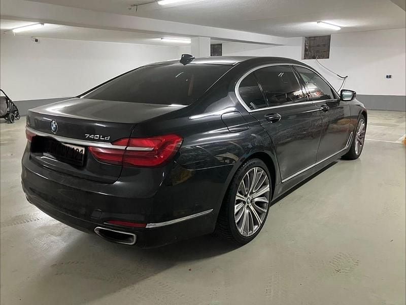 Schwarz Gebraucht 2019 BMW 740L Sport Line Limousine | 26.690 € (Guter Preis) - Bild 1/4