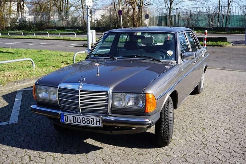 Gebraucht Mercedes E230 136 PS (100 kW) 1983