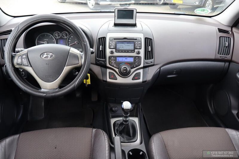 Gebraucht Hyundai i30 Style 116 PS (85 kW) 2009 Grau Kombi