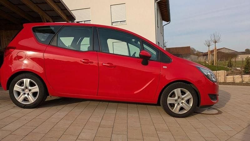 Gebraucht Opel Meriva Edition 120 PS (88 kW) 2015 Rot Van / Kleinbus