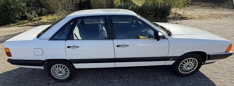 Second-hand Audi 100 90 CP (66 kW) 1985 Berlinǎ