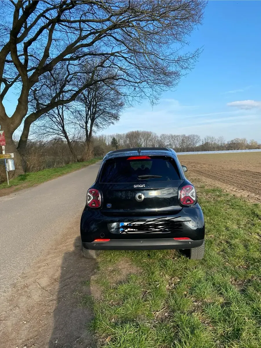 Używany Smart ForFour Electric Drive 41 kW (56 KM) 2021 Czarny Sedan/Limuzyna
