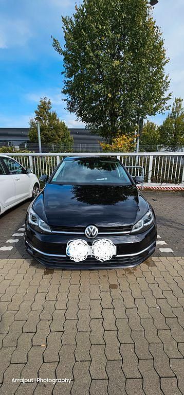 Schwarz Gebraucht 2017 VW Golf VII Comfortline Limousine | 9.500 € (Fairer Preis) - Bild 1/4