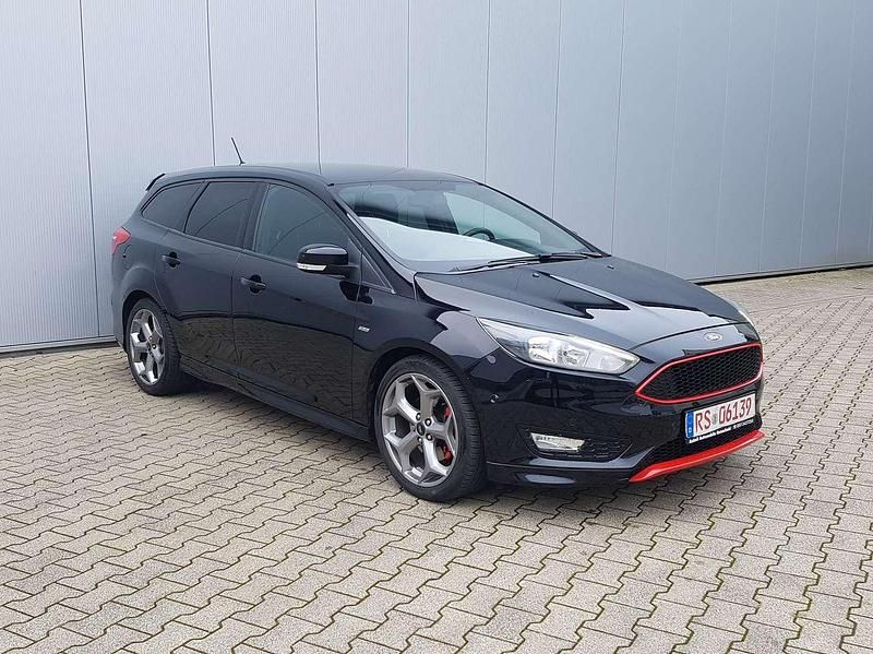 Schwarz Gebraucht 2017 Ford Focus ST-Line Kombi | 12.999 € (Fairer Preis) - Bild 1/4