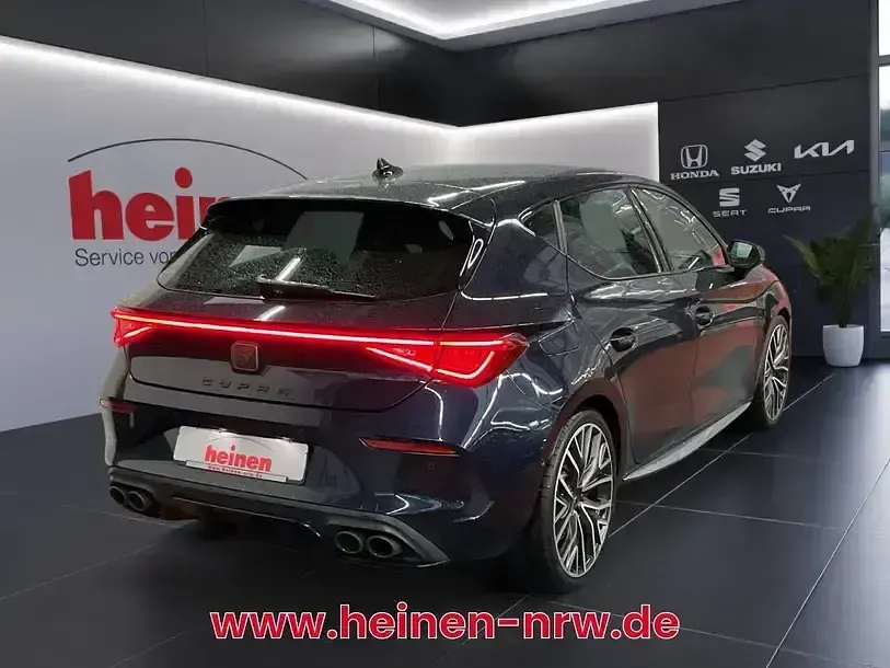 Używany Cupra Leon VZ 300 KM (220 kW) 2022 Niebieski Sedan/Limuzyna