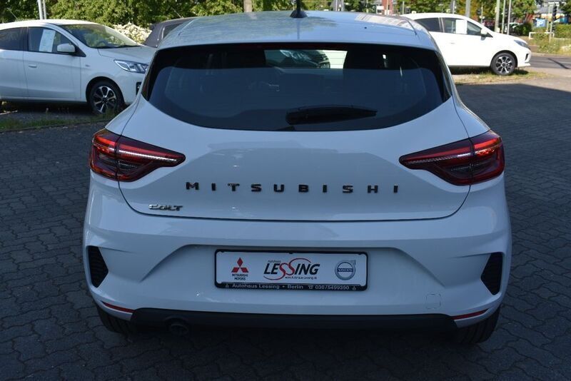 Gebraucht Mitsubishi Colt Basis 67 PS (49 kW) 2024 Weiß Limousine