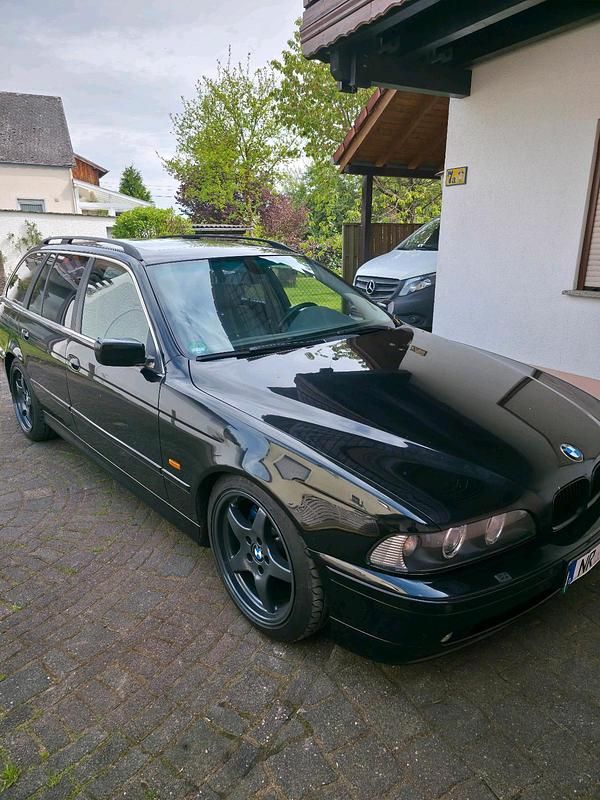 Schwarz Gebraucht 2002 BMW 530 Kombi | 2.000 € (Superpreis) - Bild 1/4