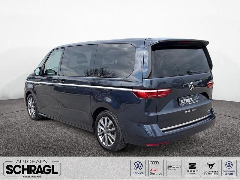 Gebraucht VW Multivan Style 150 PS (110 kW) 2023 Starlight blue metallic Van