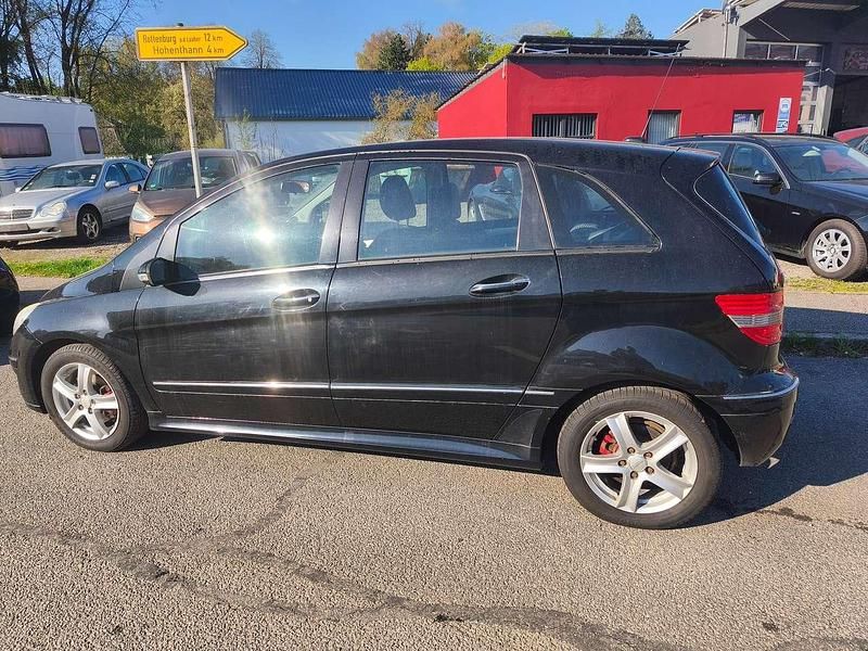 Gebraucht Mercedes B200 136 PS (100 kW) 2006 Kosmosschwarz  metalliclack Van / Kleinbus