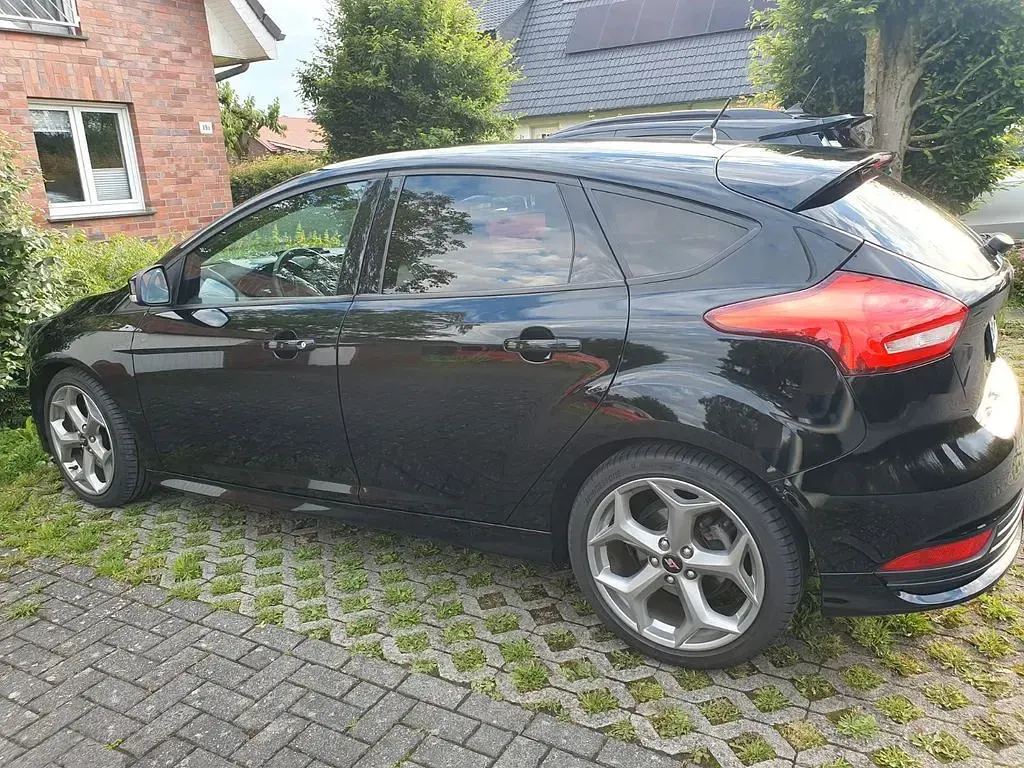 Gebraucht Ford Focus ST 250 PS (183 kW) 2018 Schwarz Limousine