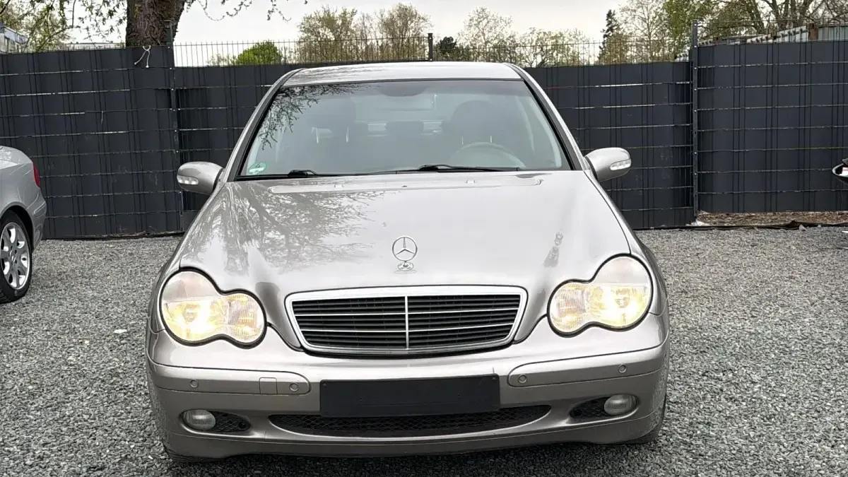 Gebraucht Mercedes C200 Classic 163 PS (119 kW) 2003 Braun Limousine