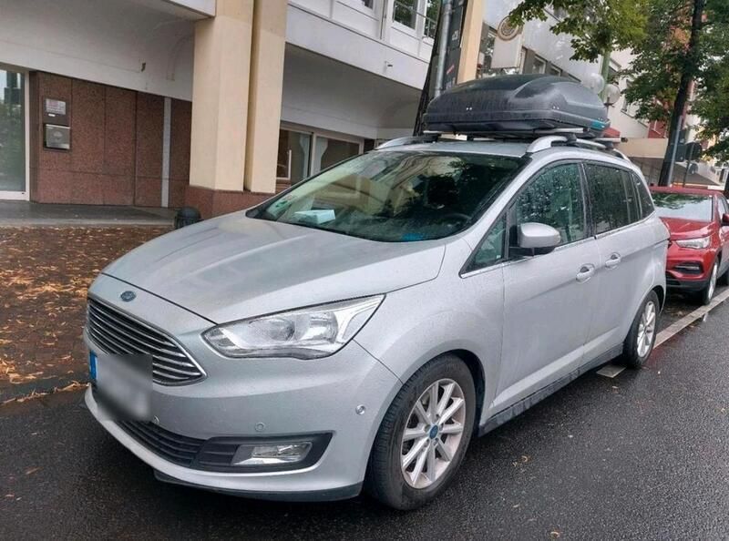 Grau Gebraucht 2018 Ford Grand C-Max Van / Kleinbus | 15.900 € - Bild 1/4