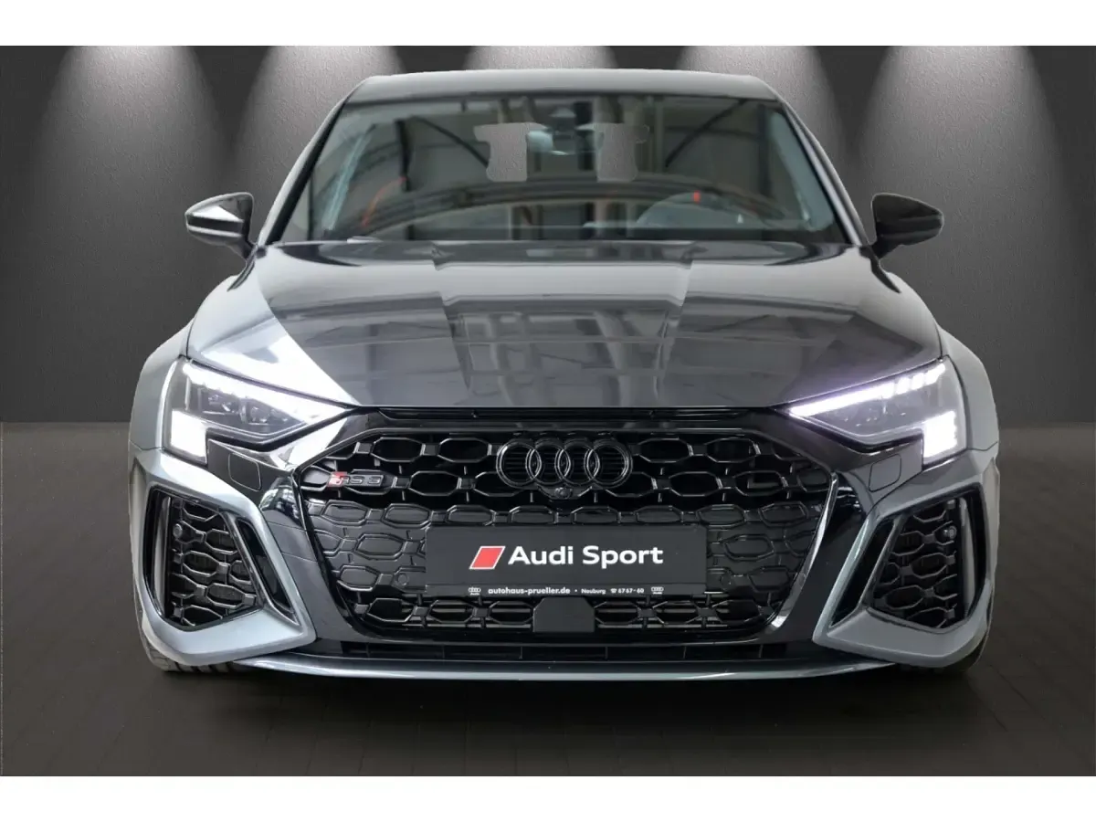 Gebraucht Audi RS3 Sportback Ambiente 400 PS (294 kW) 2023 Daytonagrau perleffekt Kleinwagen