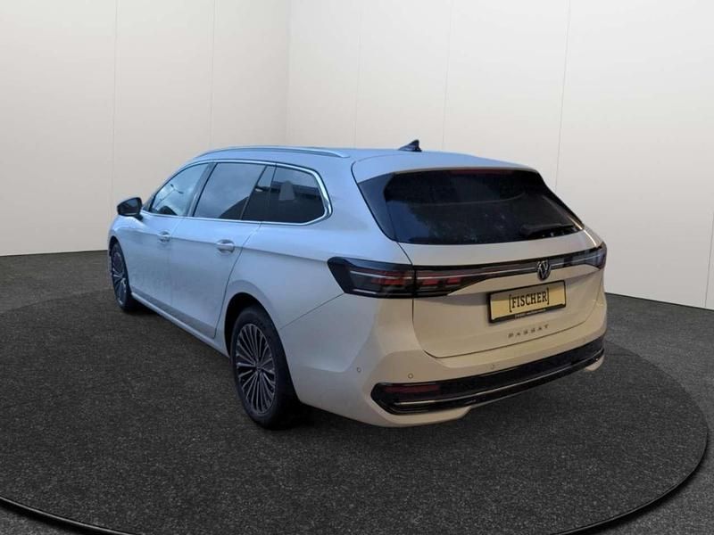 Gebraucht VW Passat Elegance 150 PS (110 kW) 2024 Weiss Kombi