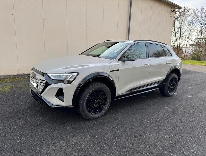 Beige Gebraucht 2024 Audi Q8 e-tron Sport SUV | 79.970 € - Bild 1/3
