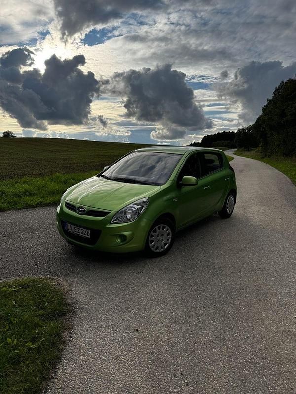 Grün Gebraucht 2012 Hyundai i20 Classic Kleinwagen | 3.200 € (Guter Preis) - Bild 1/4