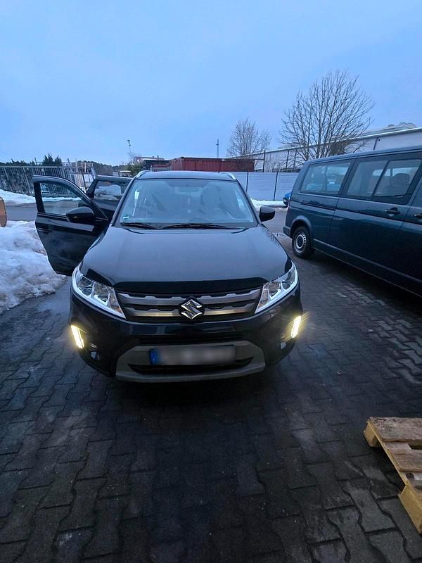 Gebraucht Suzuki Vitara 120 PS (88 kW) 2018 Schwarz SUV