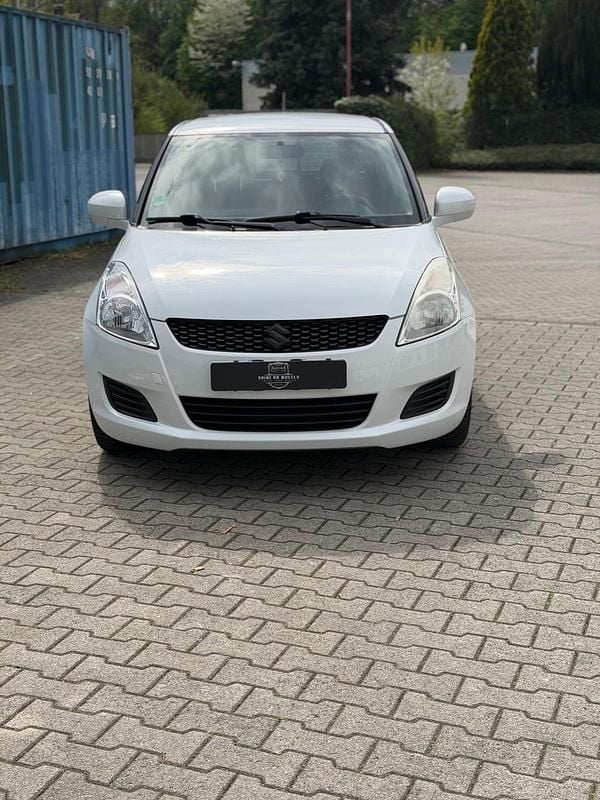 Gebraucht Suzuki Swift 94 PS (69 kW) 2013 Weiß Kleinwagen
