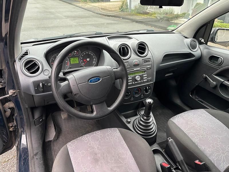 Gebraucht Ford Fiesta 60 PS (44 kW) 2007 Blau Kleinwagen