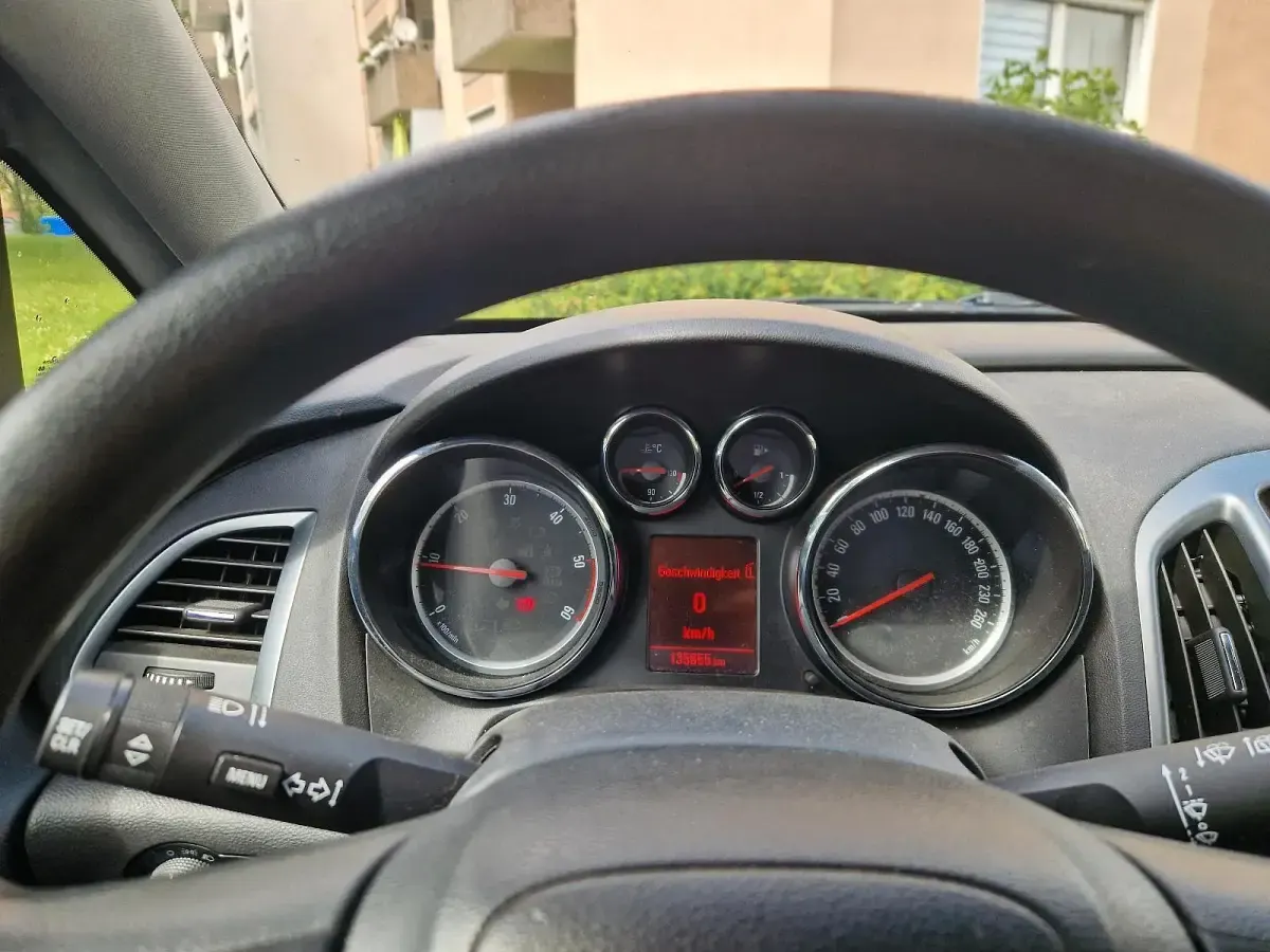Gebraucht Opel Astra 136 PS (100 kW) 2012 Braun Kombi