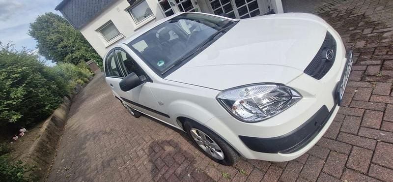 Gebraucht Kia Rio Basis 97 PS (71 kW) 2009 Weiß Limousine
