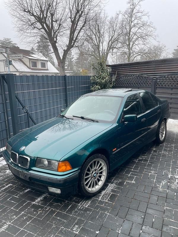 Grün Gebraucht 1997 BMW 320 Limousine | 4.300 € (Guter Preis) - Bild 1/4