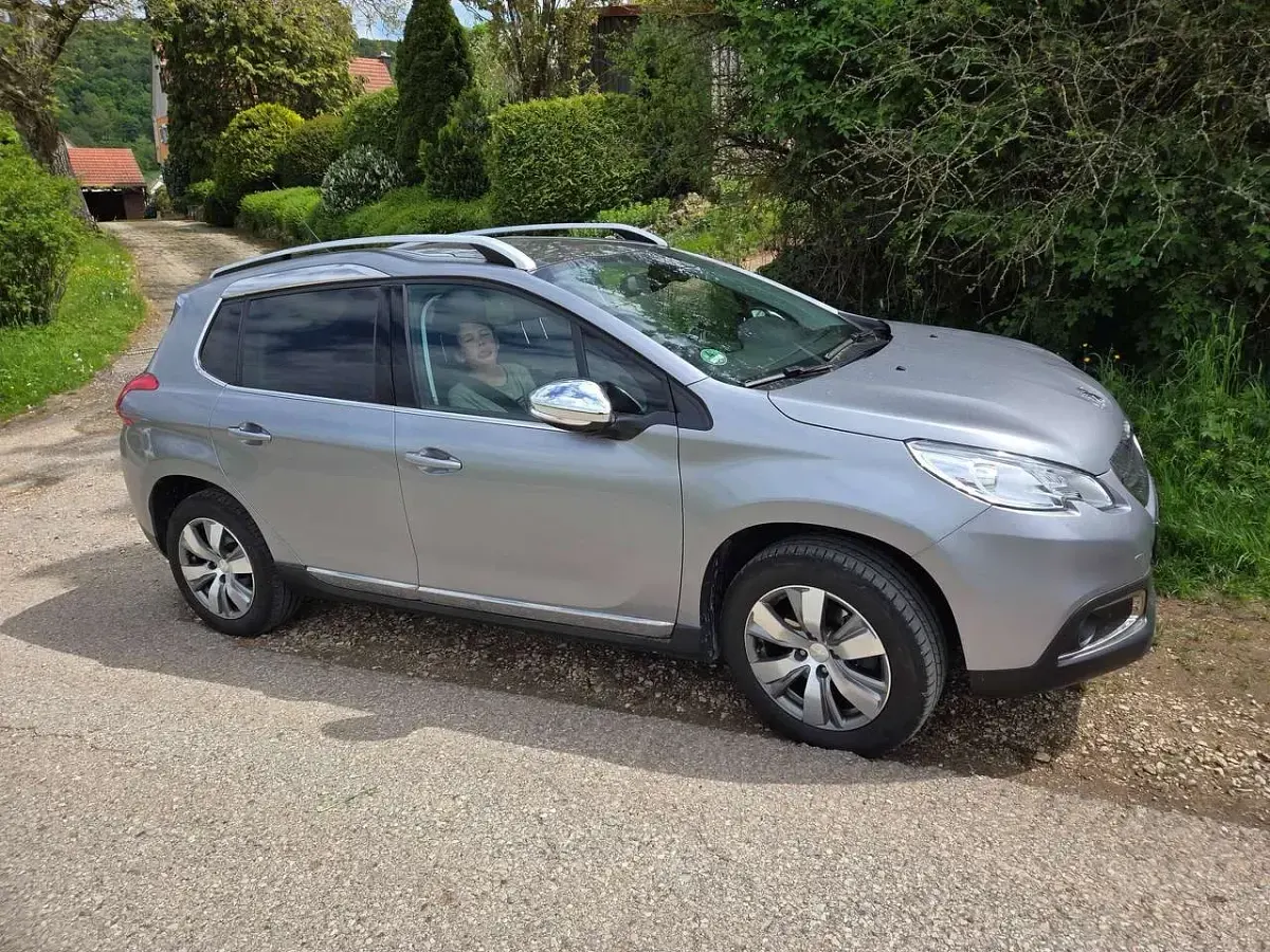 Gebraucht Peugeot 2008 Style 110 PS (80 kW) 2015 Silber SUV