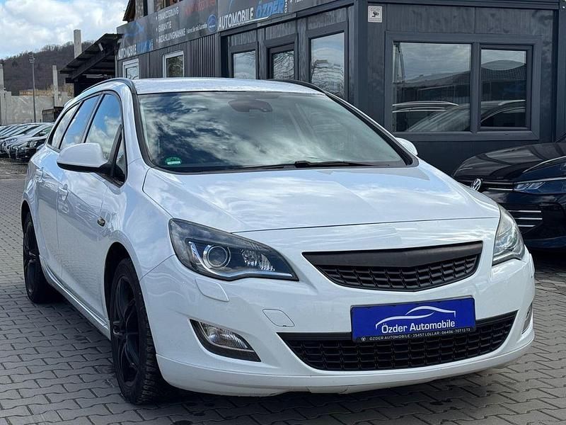 Gebraucht Opel Astra 140 PS (102 kW) 2012 Weiß Kombi