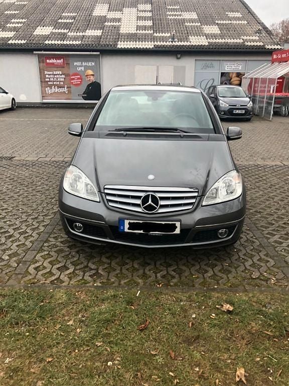 Gebraucht Mercedes A180 Avantgarde 109 PS (80 kW) 2011 Grau Van / Kleinbus