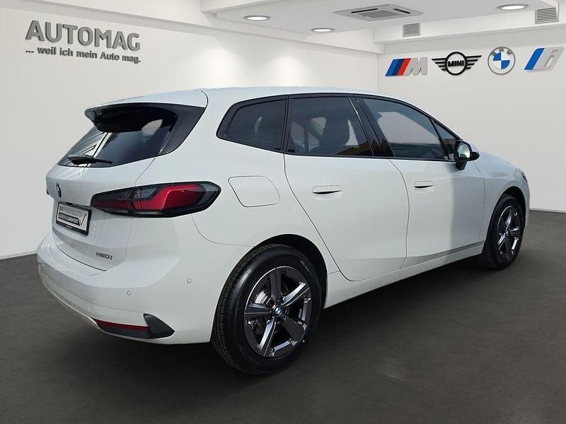 Gebraucht BMW 220 154 PS (113 kW) 2025 Alpinweiss iii Van / Kleinbus
