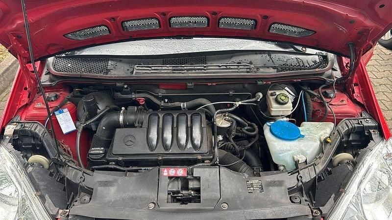 Rot Gebraucht 2005 Mercedes A180 Avantgarde Van / Kleinbus | 3.600 € (Fairer Preis) - Bild 1/4