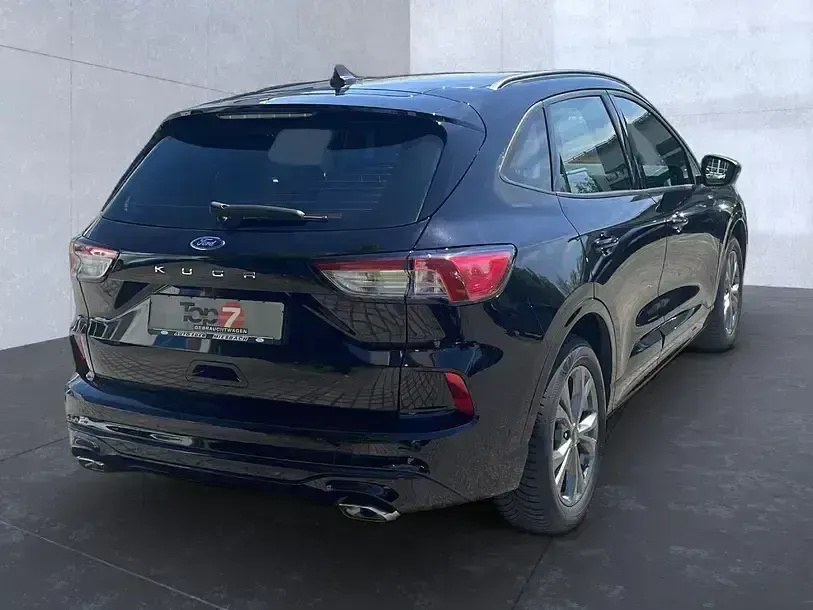 Usado Ford Kuga ST-Line 150 HP (110 kW) 2023 Preto SUV