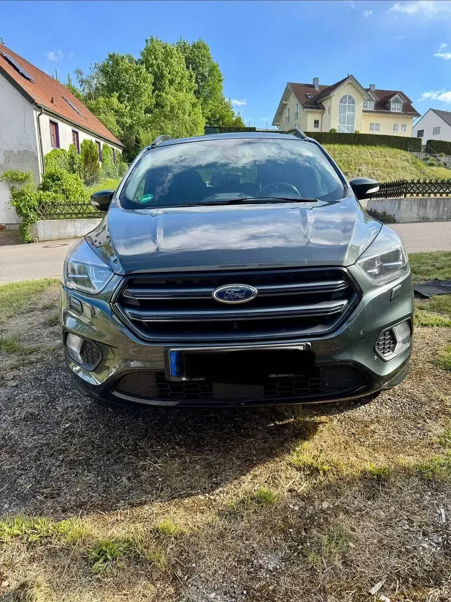 Gebraucht Ford Kuga ST-Line 150 PS (110 kW) 2018 Grau SUV