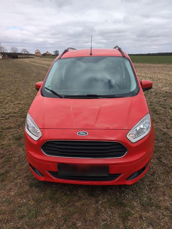 Gebraucht Ford Tourneo Courier Titanium 75 PS (55 kW) 2017 Rot Van / Kleinbus
